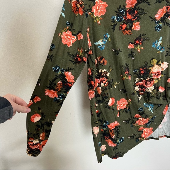 Jodifl womens long sleeve knot front green floral top (187) - Picture 5 of 7